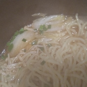 市販の生麺のアレンジ☆もやし醤油ラーメン☆